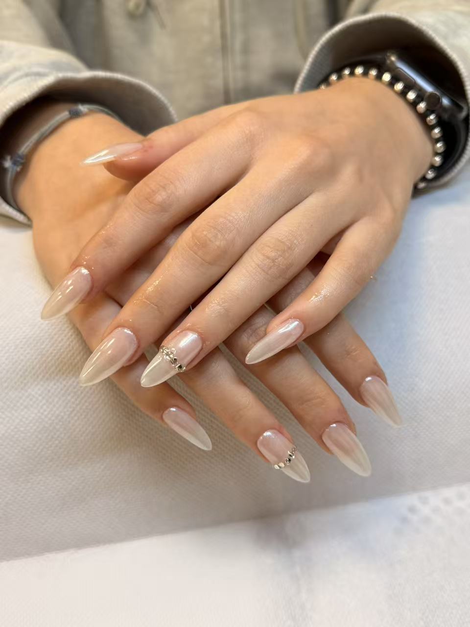Manicure perlata realizzata da Salone Panda